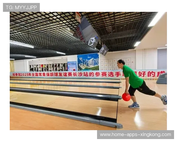 保龄球公开赛女将夺冠，打破长期记录